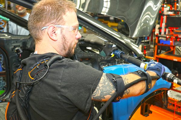 Arbejder med exoskelet